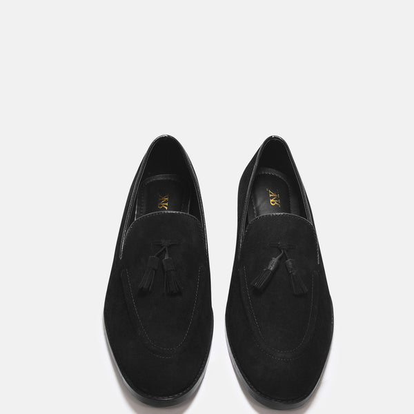 Premium loafers in black suede leather with tesel on a mid heel