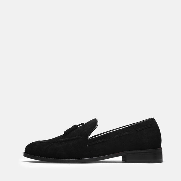 Premium loafers in black suede leather with tesel on a mid heel