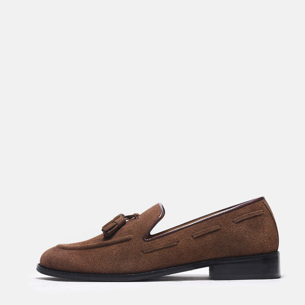 Premium loafers in brown suede leather with tesel on a mid heel