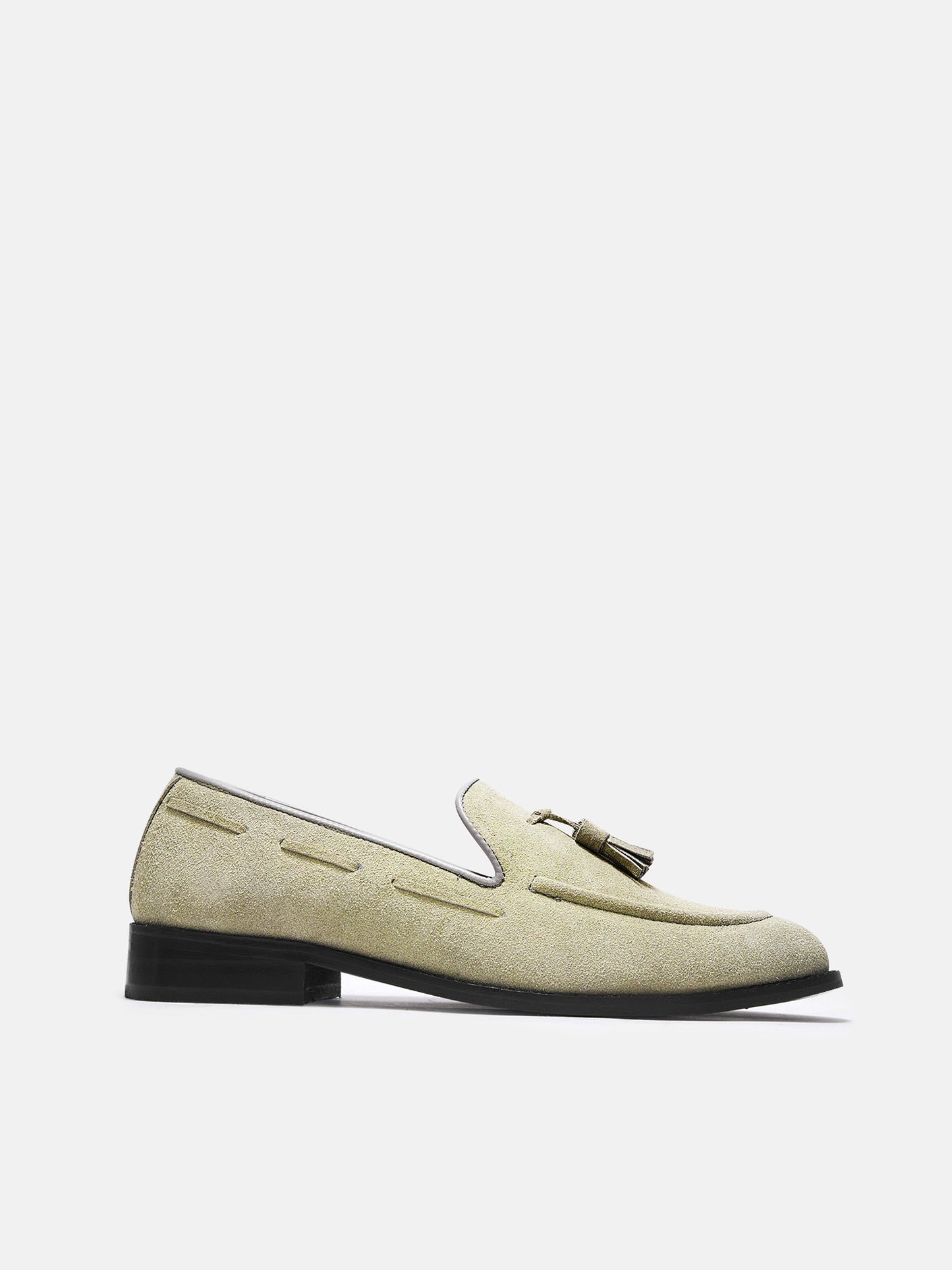 Premium loafers in grey suede leather with tesel on a mid heel