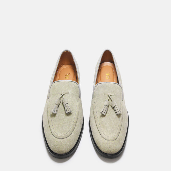Premium loafers in grey suede leather with tesel on a mid heel 