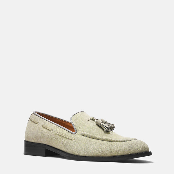 Premium loafers in grey suede leather with tesel on a mid heel