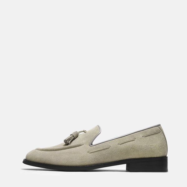 Premium loafers in grey suede leather with tesel on a mid heel
