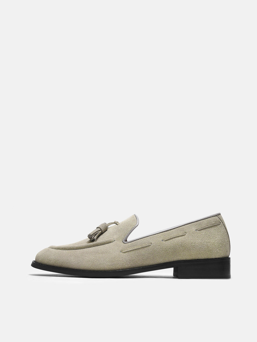 Preview of Premium loafers in grey suede leather with tesel on a mid heel