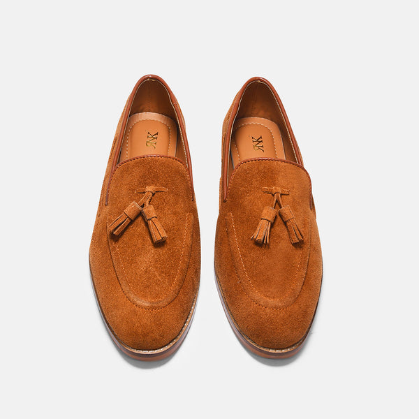 Premium loafers in tan suede leather with tesel on a mid heel