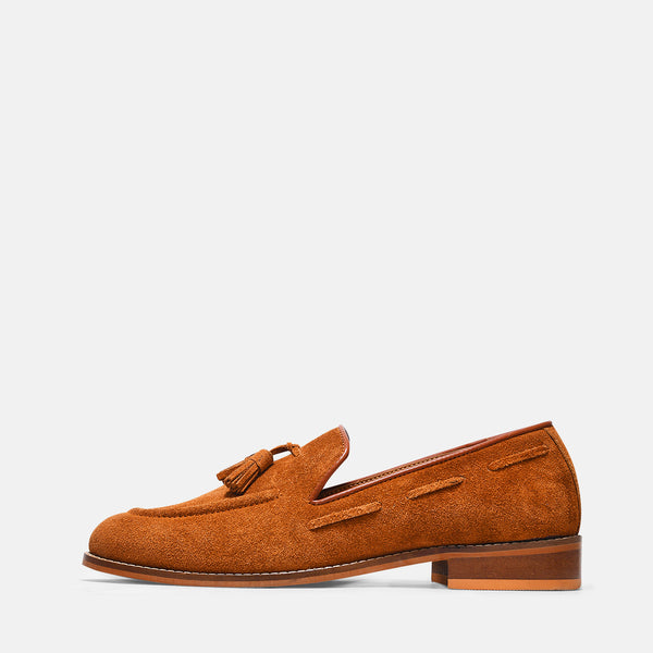 Premium loafers in tan suede leather with tesel on a mid heel