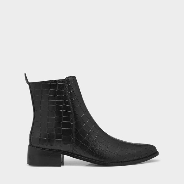 Men’s black crocodile-textured leather Chelsea boots with a sleek, pointed toe design