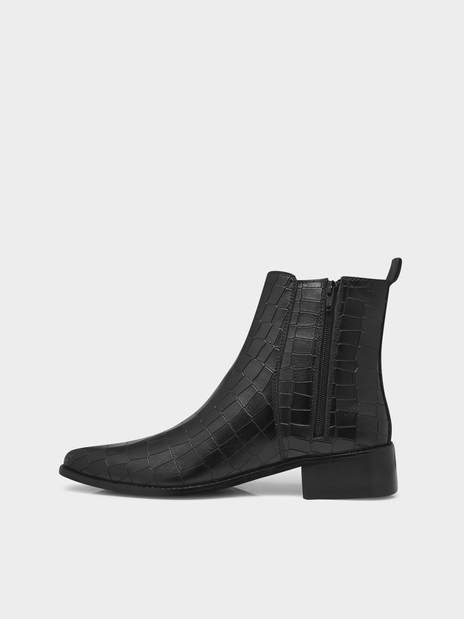 Men’s black crocodile-textured leather Chelsea boots with a sleek, pointed toe design
