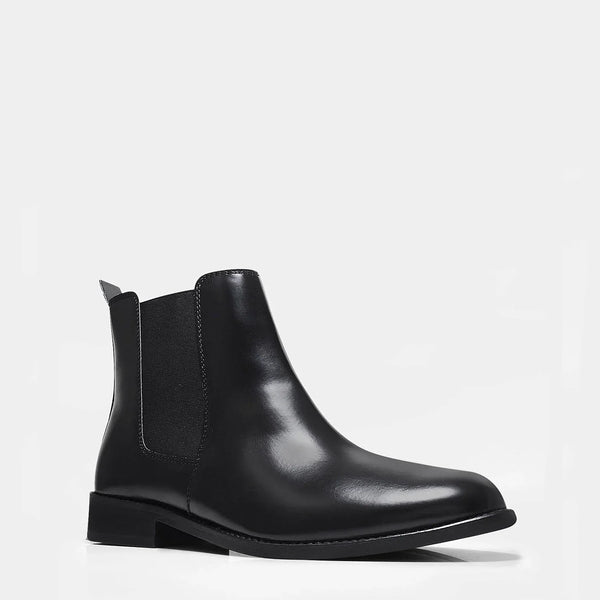 Black leather boots with side elastic and mid heel