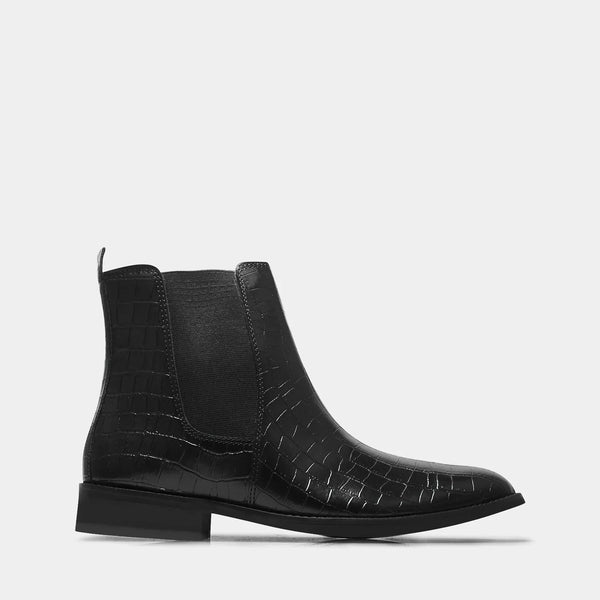 Black colour croco pattern boot with side elastic and mid heel