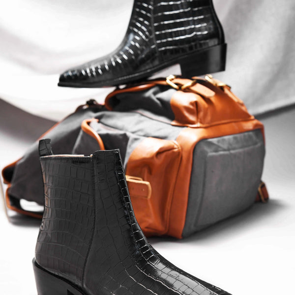 Black colour croco pattern leather boot with side zip and mid heel
