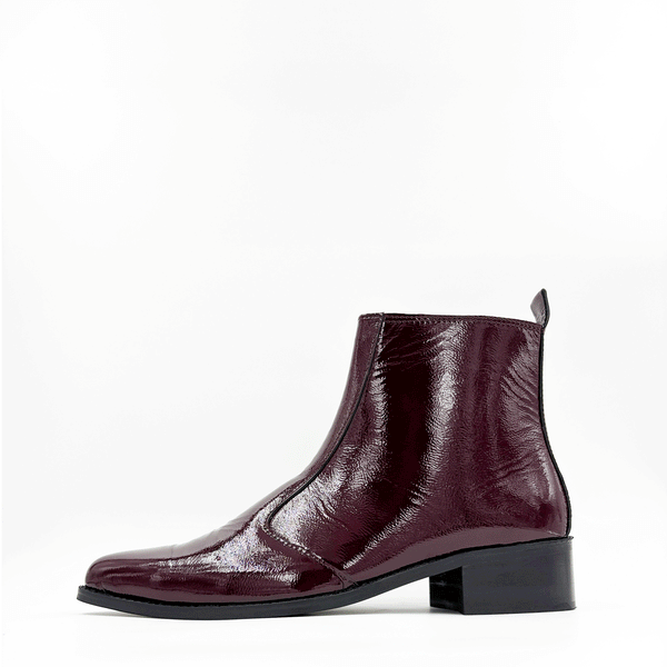 Men’s cherry red pointed-toe Chelsea boots in glossy patent leather with side zip closure, sleek and stylish luxury footwear ideal for formal and party outfits.