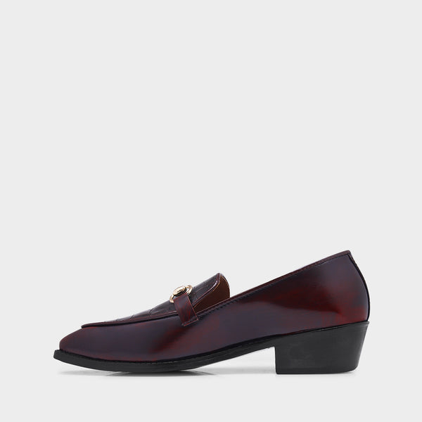 A cherry leather loafer in which it embossed with brown croco leather on top with a golder horesit buckle